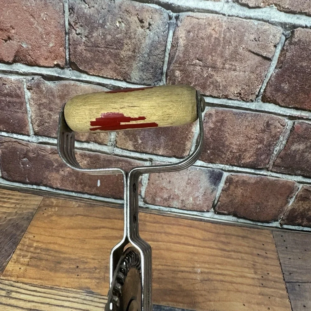 Vintage A&J EKCO Hand‎ Mixer Beater USA Wood Handle 1940s Manual Kitchen Retro
